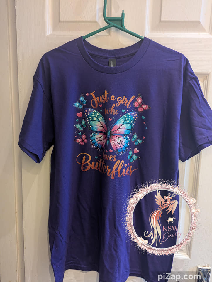Just A Girl Who Loves Butterflies T-Shirt S-2XL